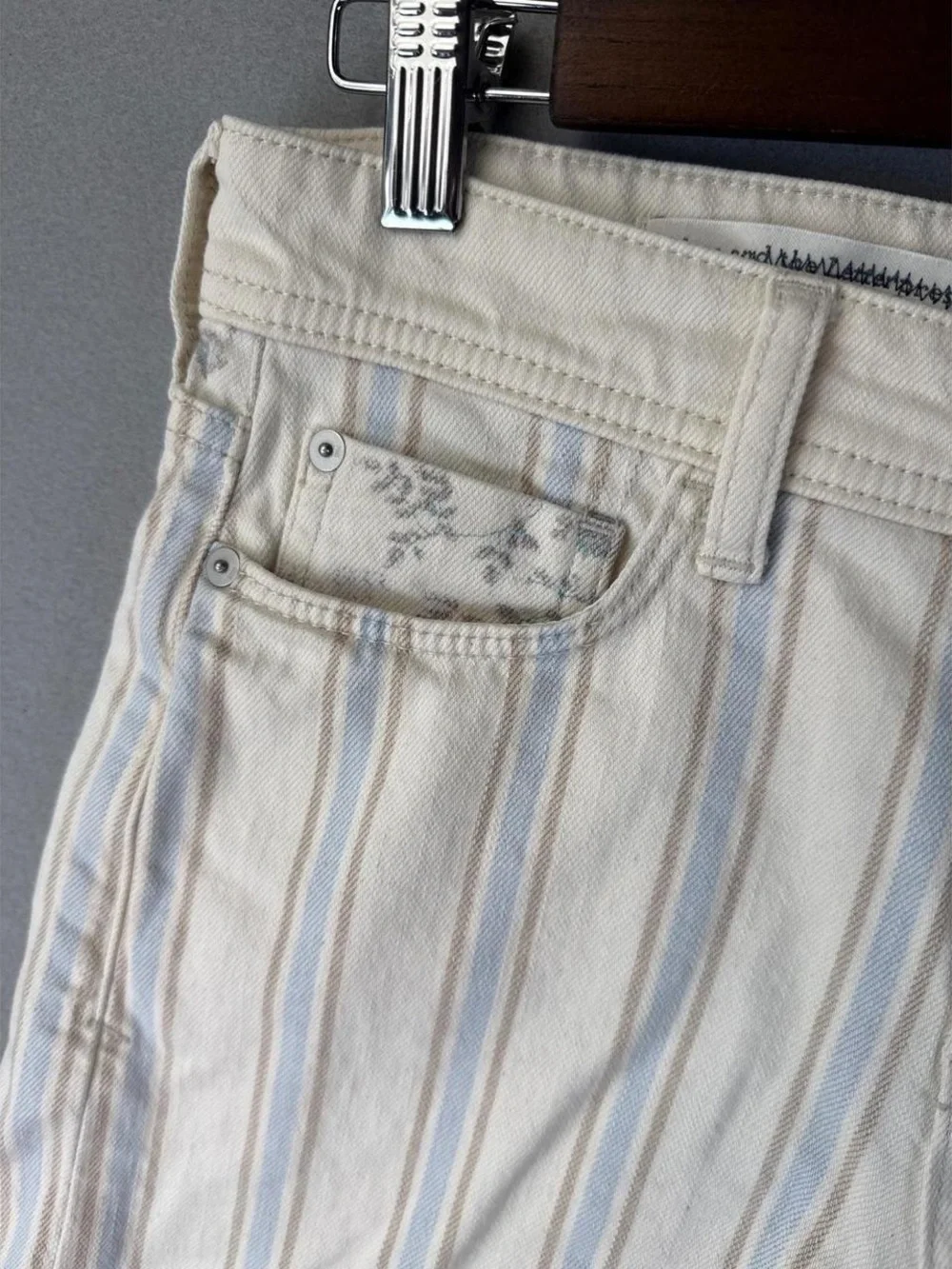 Anthropologie Pilcro High-Rise Striped Slim Boyfriend Denim Shorts Size 25 - Picture 6 of 9